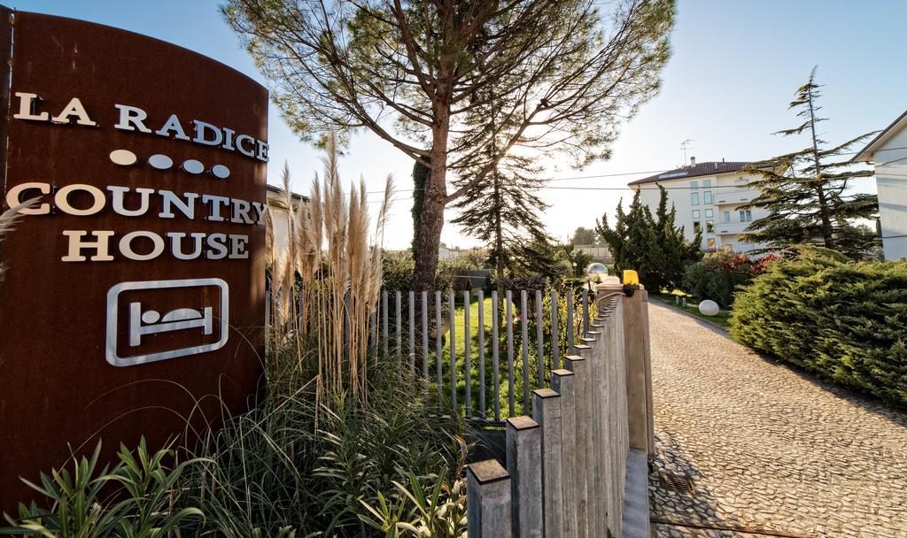 Hotel Country House La Radice 시비타노바 마르셰 외부 사진