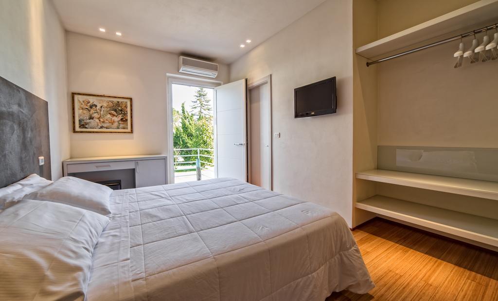 Hotel Country House La Radice 시비타노바 마르셰 객실 사진